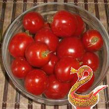 Marinated tomatoes with garlic