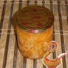 Pickled onions with carrots 